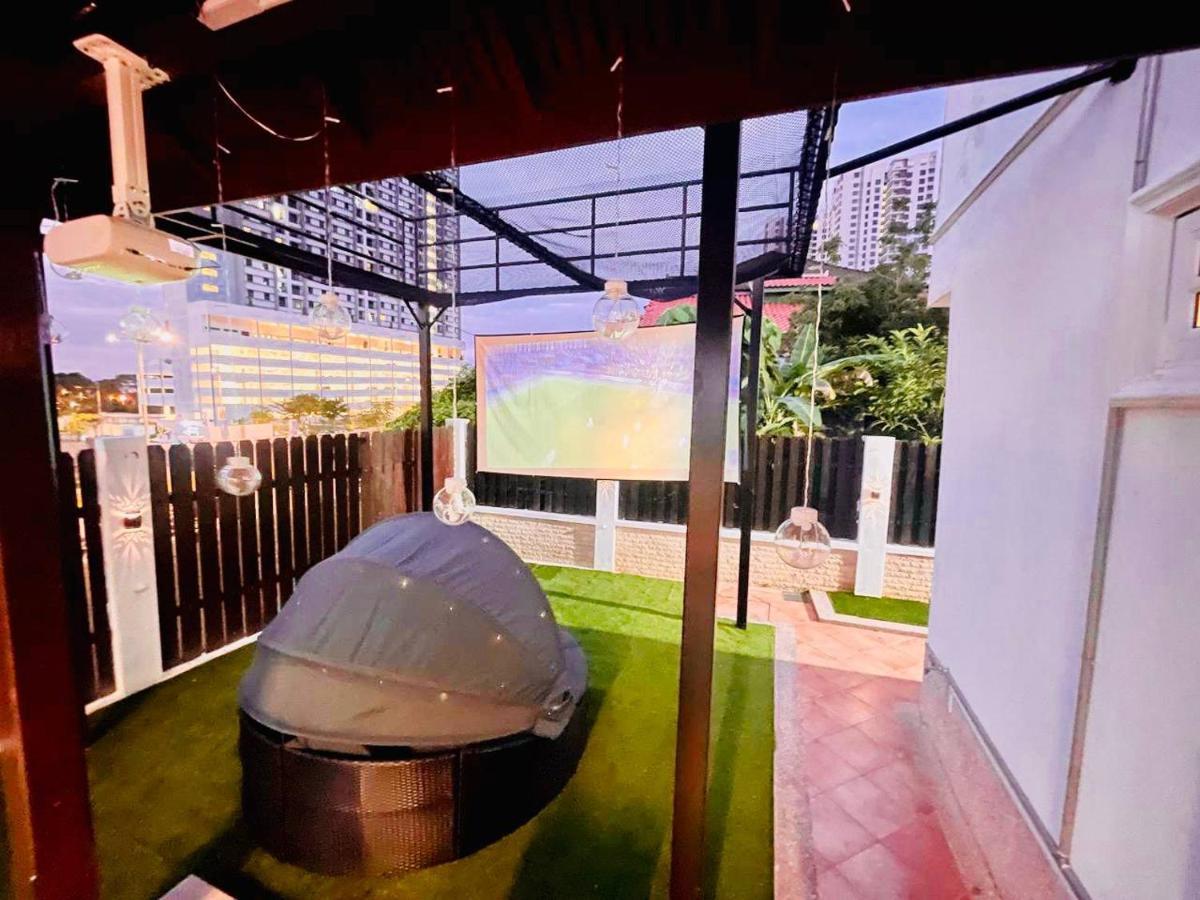 Trendy Family Getaway By Stayco - Mini-Pool, Outdoor Cinema, Air Loft, Ps4, Ktv - Just 2 Mins To Beach! Batu Feringgi Ngoại thất bức ảnh